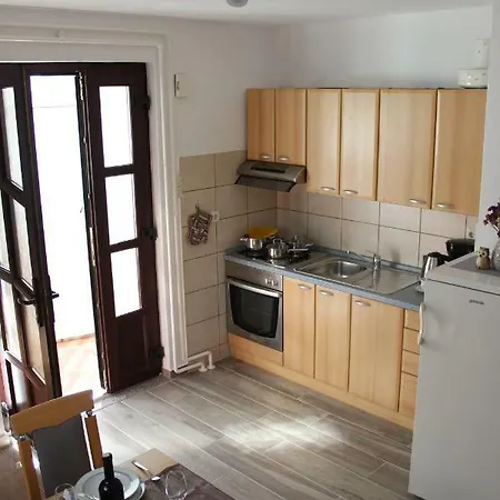 Polonijo Nada קרק