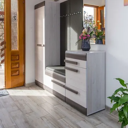 Polonijo Nada קרק