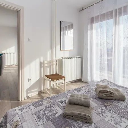 Polonijo Nada קרק